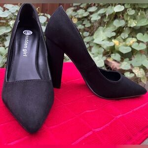 Madden Girl Symboll Block Heel Black Faux Suede Pumps Women’s Size 6.5 NWOB